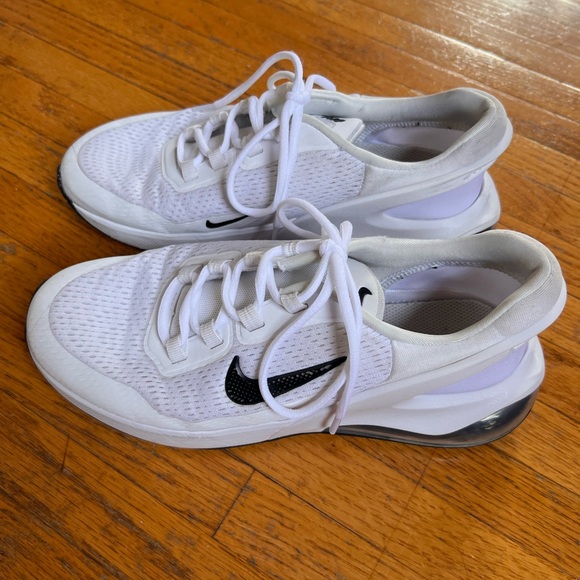 Nike Air Max 270. Size US 5.5Y - Picture 1 of 3